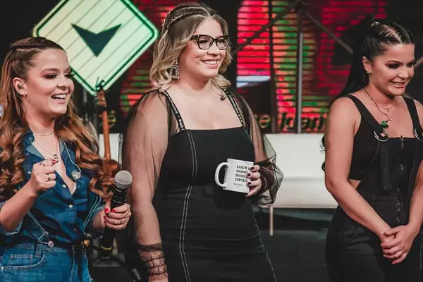 Maiara encontra com fã parecida com Marília Mendonça e se surpreende: “Arrepiei”