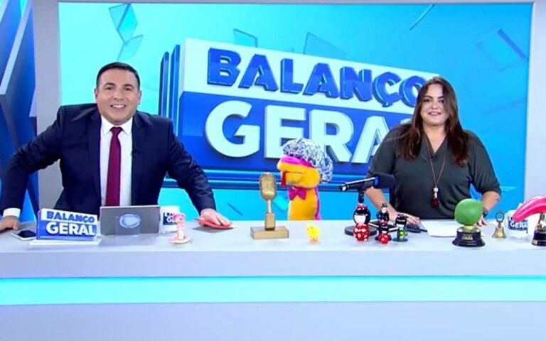Fabíola Reipert passa mal ao vivo na Record e é socorrida às pressas