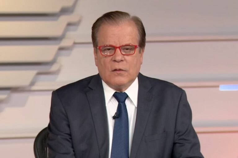 Chico Pinheiro quebra protocolo e arranca roupa ao vivo na Globo