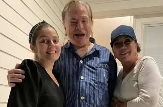Silvio Santos aparece sem dentes