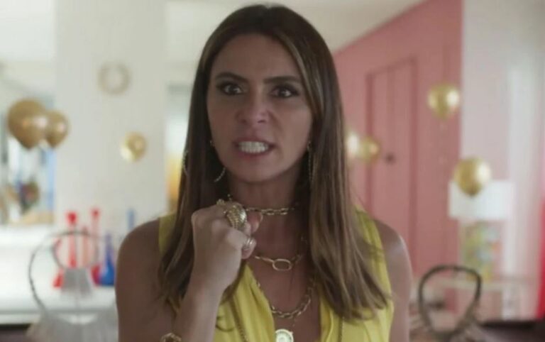 Quanto Mais Vida Melhor: Paula vira bicho e parte para cima de Celina para defender filha