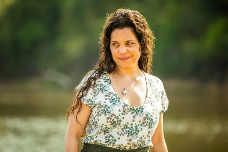 Pantanal: Maria Bruaca sai da seca, trai Tenório e transa com peão; saiba qual