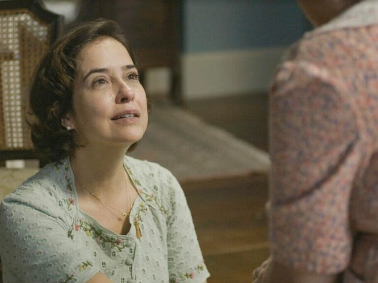 Além da Ilusão: Heloísa sangra no parto e vê morte de perto: “Está caindo”
