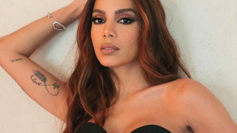 Anitta tranquiliza fãs após internação por infecção bacteriana severa