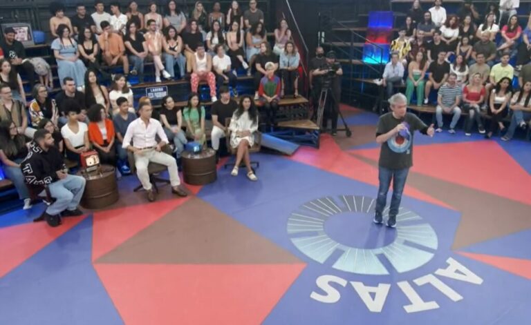 Altas Horas 17/12/2022: César Tralli, Bela Gil, Pedro Scooby, KLB e mais