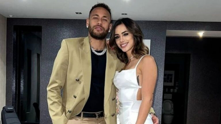 Grávida de Neymar, Bruna Biancardi exibe barriguinha em foto de biquíni