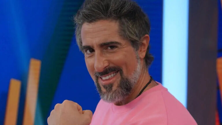 Marcos Mion comemora seus 44 anos ao lado da família