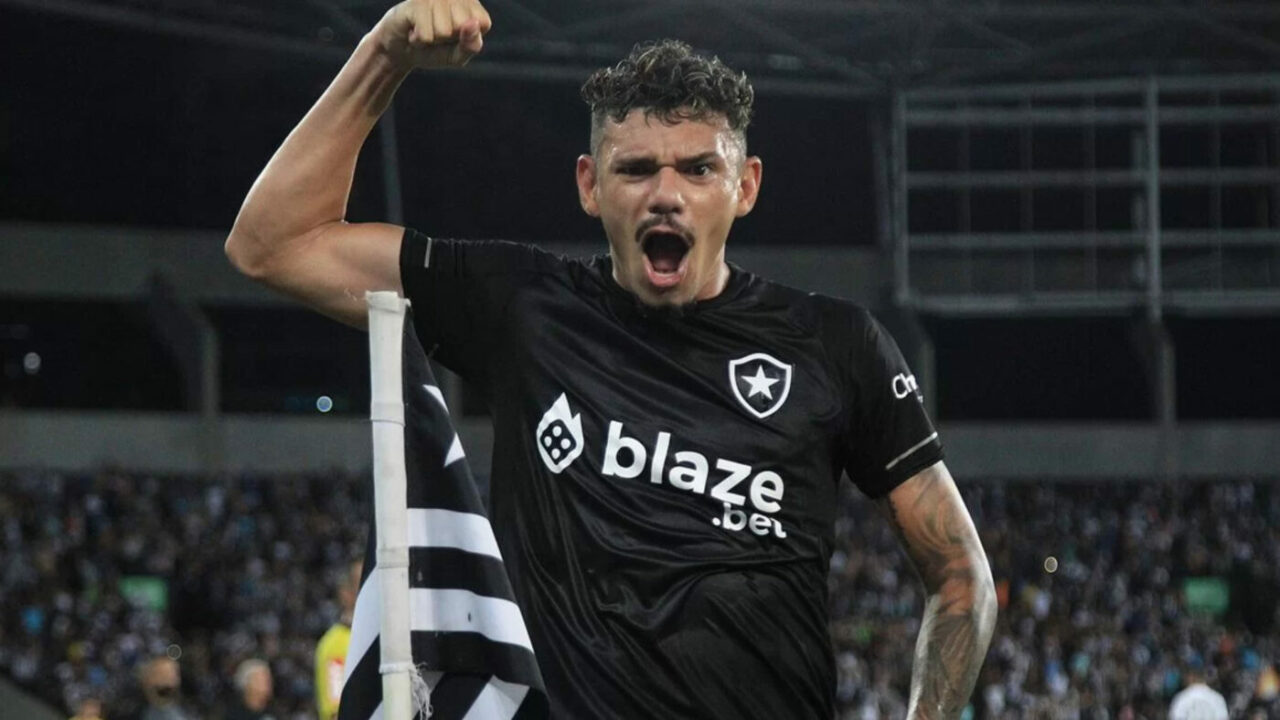Tiquinho Soares pelo Botafogo