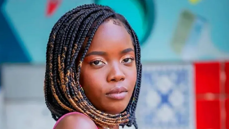 Após fim das gravações de ‘Vai na Fé’, Clara Moneke muda visual