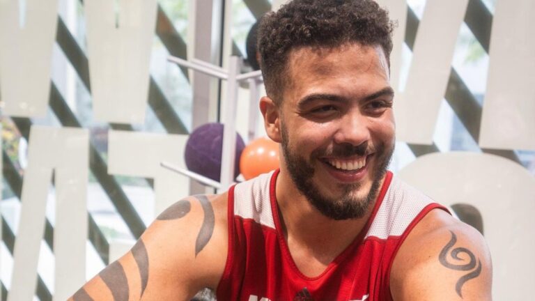 Filho de Ronaldo choca com transformação surpreendente
