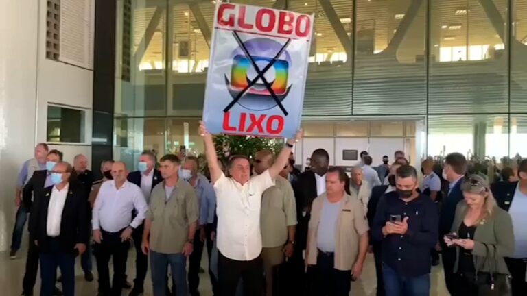 Jair Bolsonaro assinava canal da Globo enquanto pedia boicote à emissora