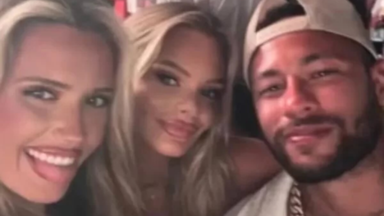 Após se declarar para Bruna Biancardi, Neymar curte noitada com gringas