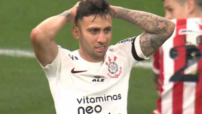 Jogador do Corinthians critica humorista após piada sobre morte do pai no SBT