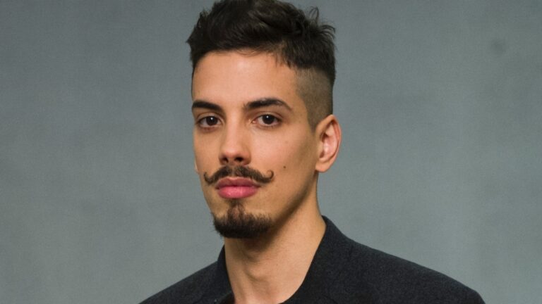 Felipe de Carolis que o silêncio após denunciar assédio na Globo