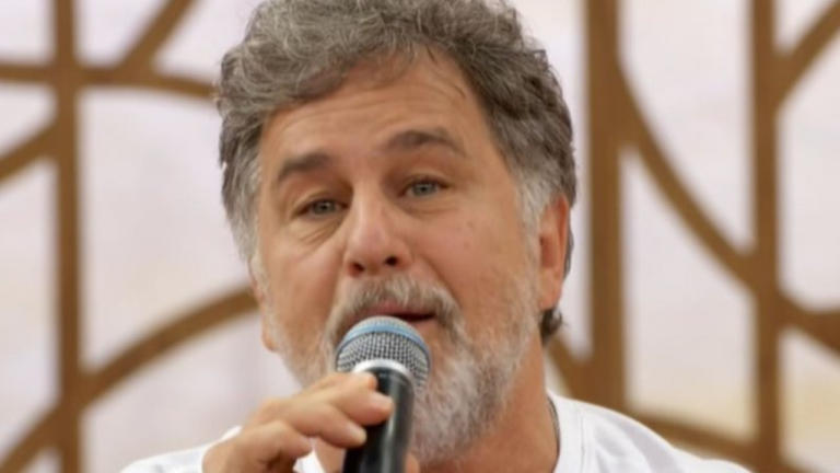 Marcos Frota é elogiado em participação no Encontro e se emociona com homenagem