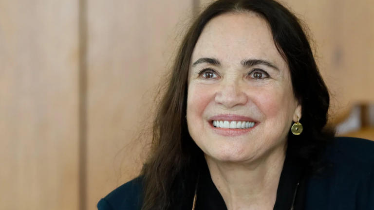 Regina Duarte afirma que foi descartada por Bolsonaro e é rejeitada por artistas