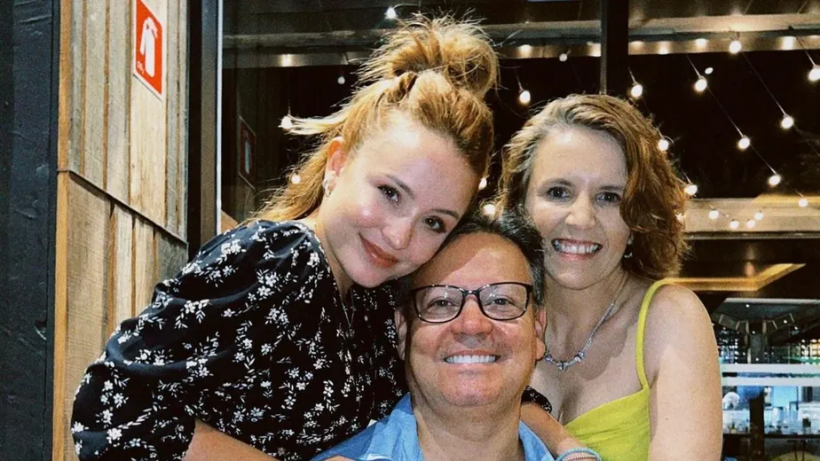 Larissa Manoela e os pais, Silvana e Gilberto Reprodução/Instagram
