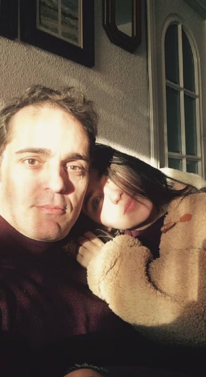Pedro Alonso e sua filha, Uriel — Foto: Reprodução/Instagram
