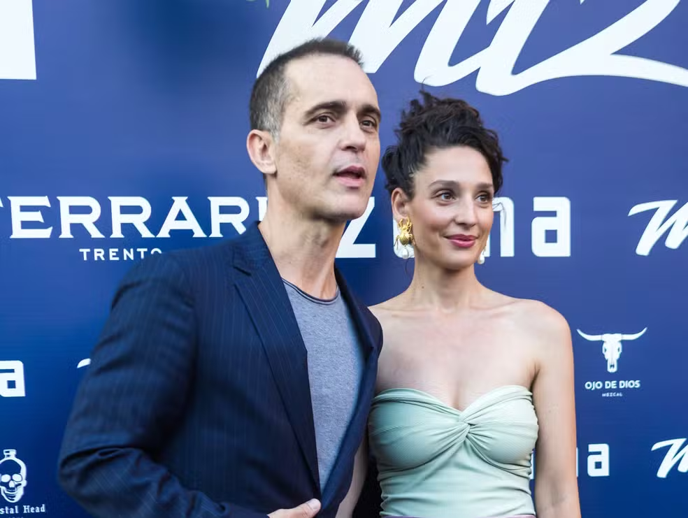  Pedro Alonso e sua namorada, Tatiana Djordjevic. — Foto: Getty Images
