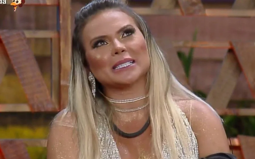Kally Fonseca foi eliminada de A Fazenda 15; a cantora deixou o jogo na noite desta quinta (30) (Créditos: Record TV)