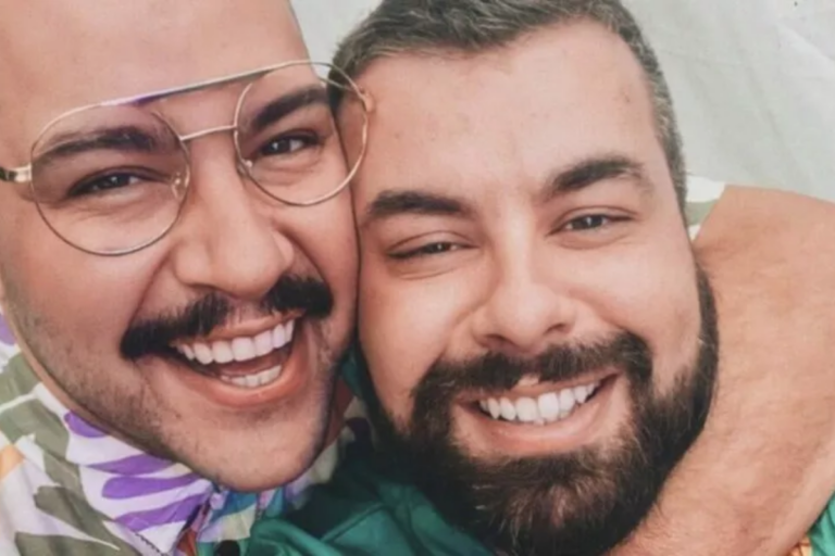 Marido de Tiago Abravanel é visto aos beijos com outro homem em boate