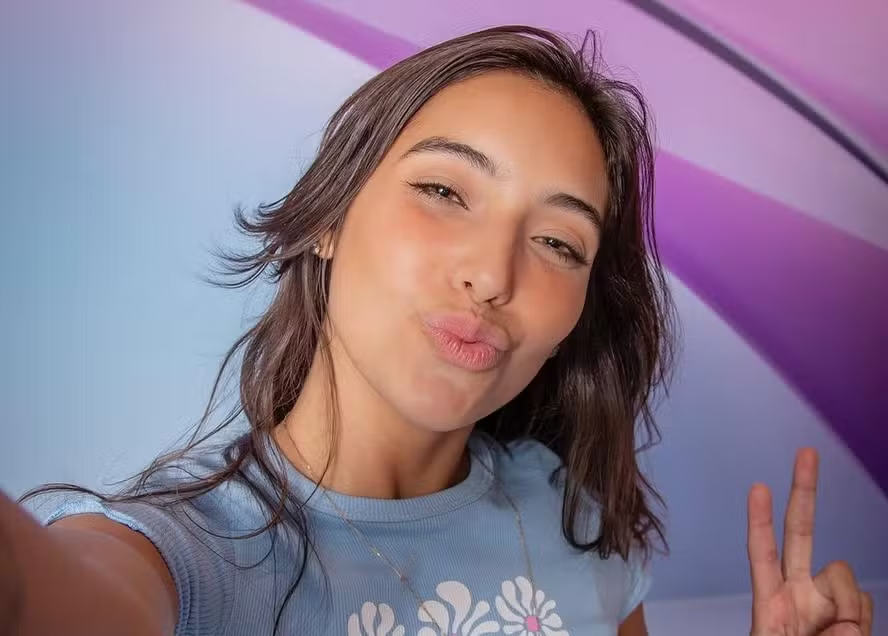 Após a eliminação de Lucas Pizane na noite da última terça-feira (16) Vanessa Lopes passou a madrugada reflexiva (Créditos: TV Globo)