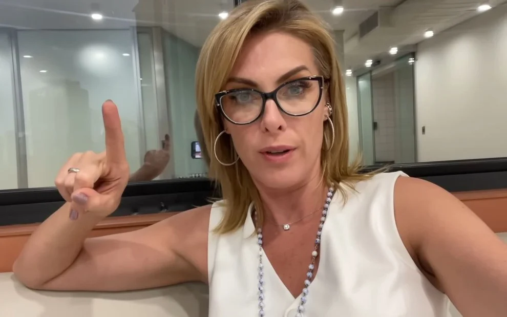 Ana Hickmann em seu canal do YouTube; apresentadora vai fazer live com Maria da Penha (Créditos: Instagram)
