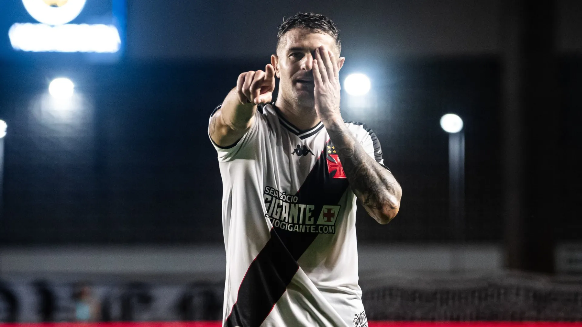 Vegetti em jogo pelo Vasco