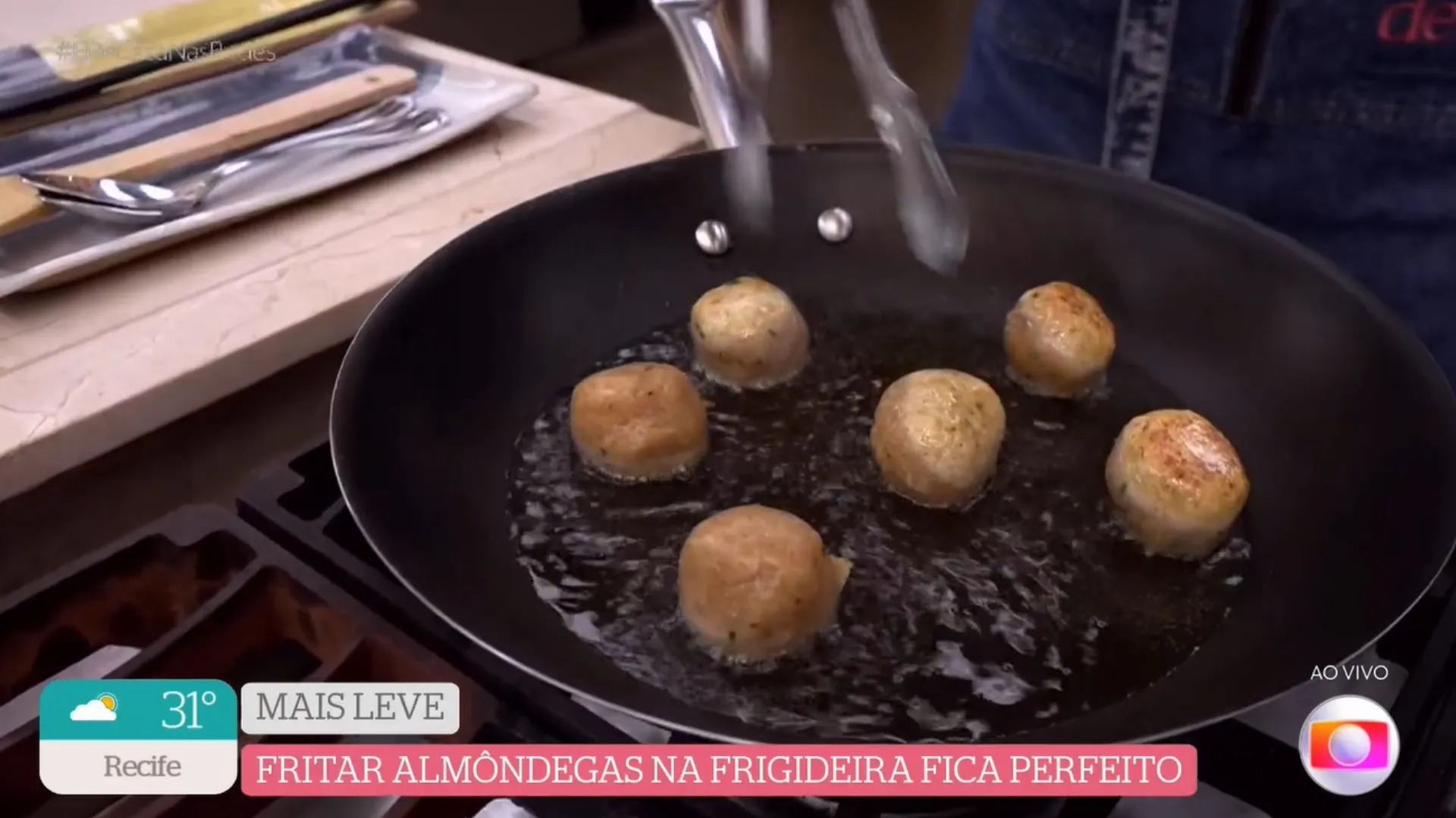 Almôndegas de frango recheadas com queijo do É de Casa