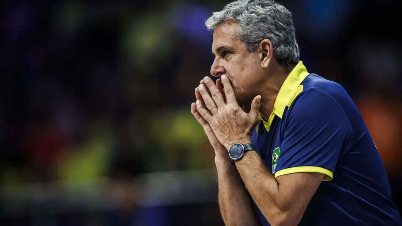 José Roberto Guimarães comanda a seleção brasileira de vôlei na Liga das Nações