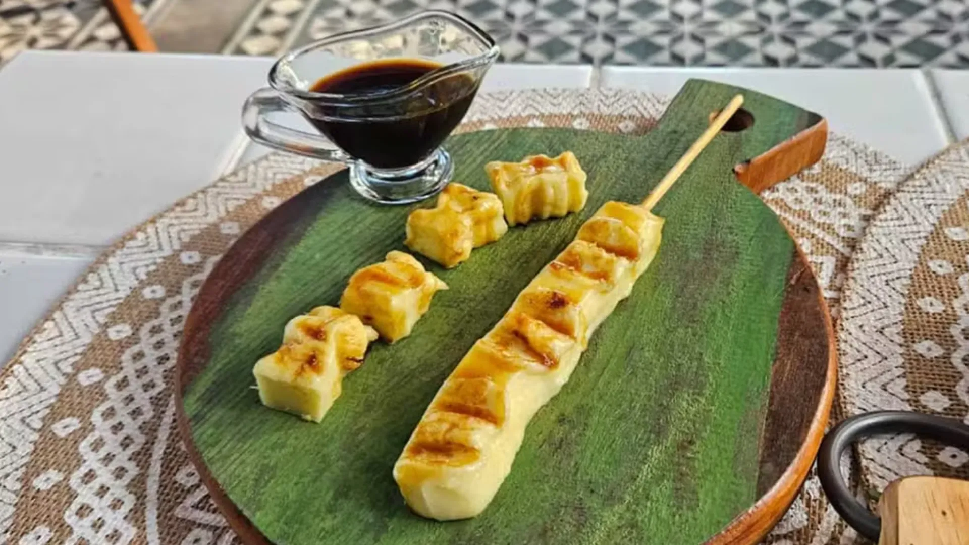 Queijo coalho com melaço do É de Casa