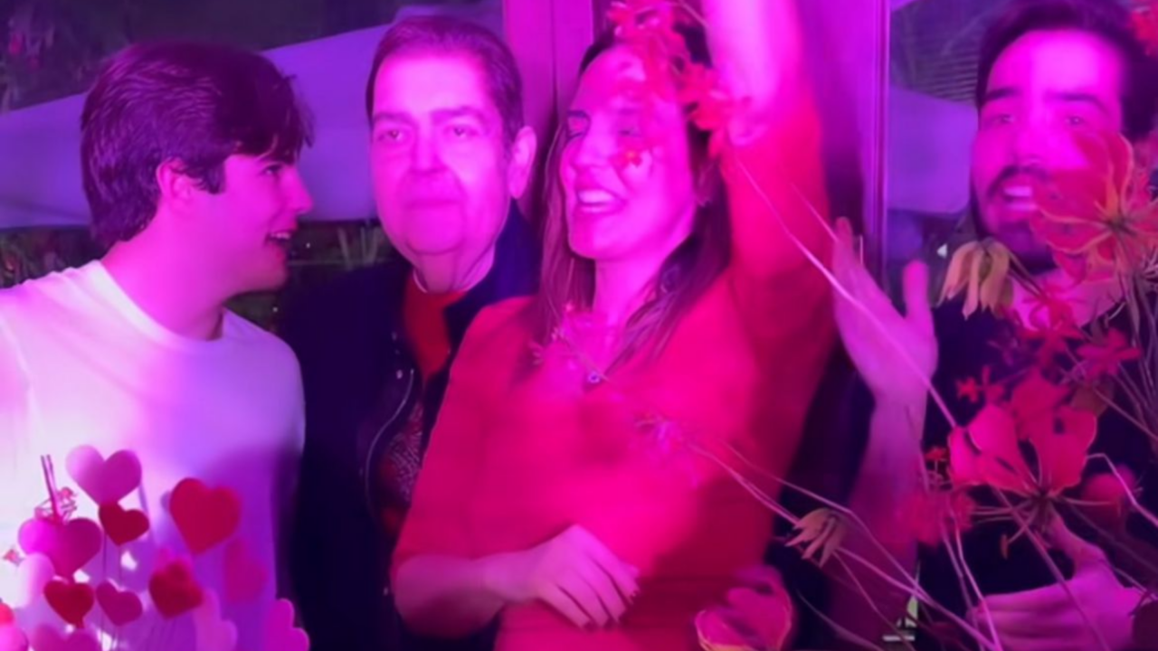 Faustão em festa esposa 2
