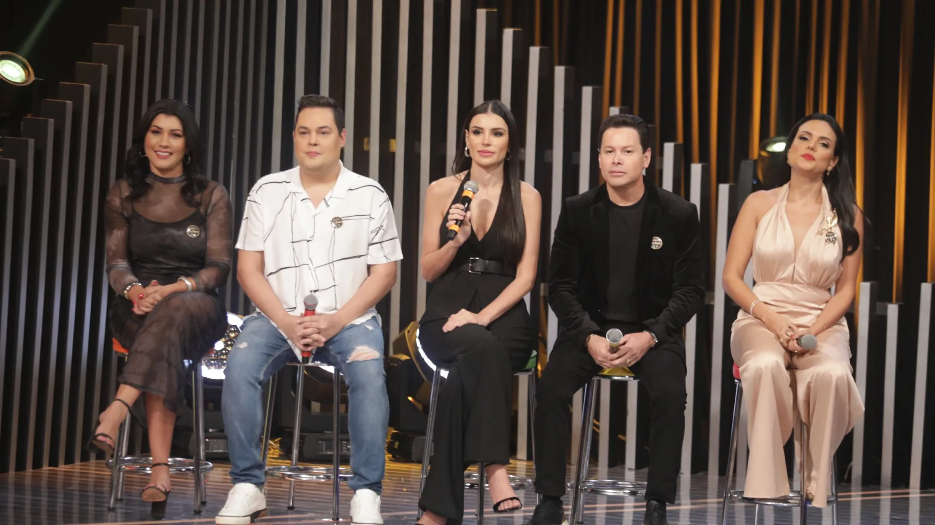Programa Raul Gil faz Jogo do Banquinho em prol do Rio Grande do Sul