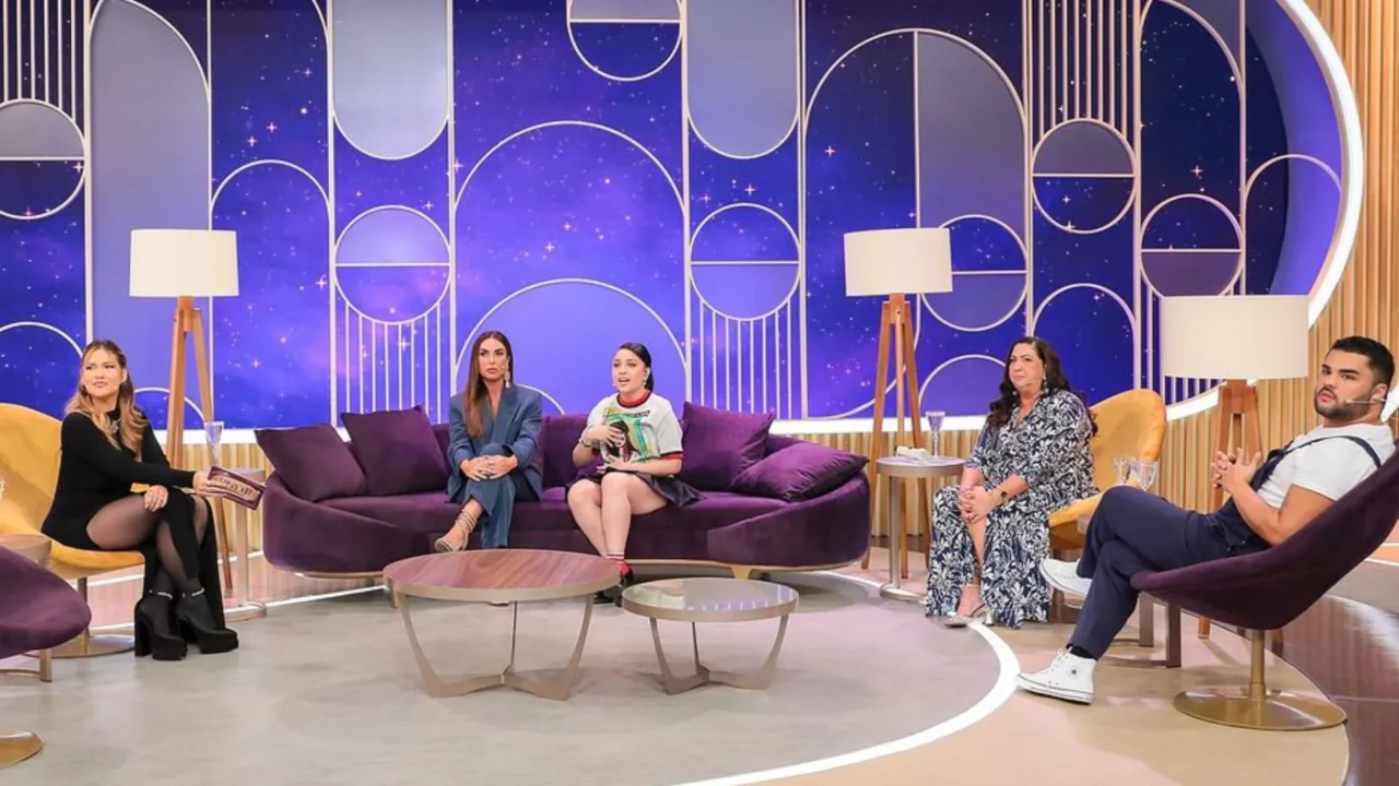 Mari Fernandez e Nicole Bahls no Sabadou com Virginia