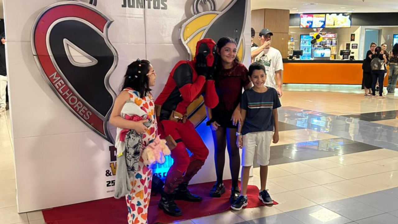 Eu e meu amigo indo assistir Dead Pool e Wolverine