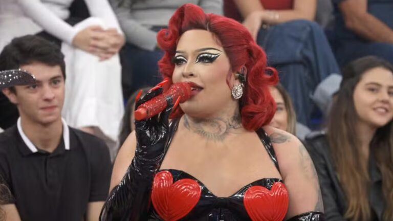 Gloria Groove celebra 10 anos de união com rara aparição ao lado do marido