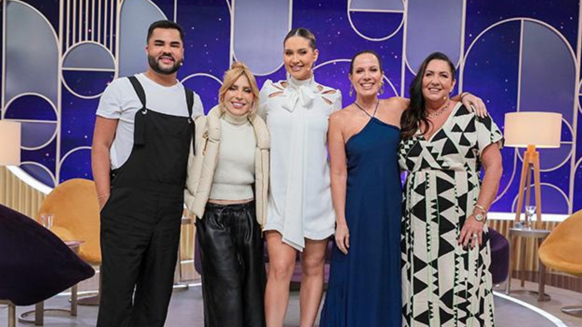 Regina Volpato e Manu Bahtidão no Sabadou com Virginia