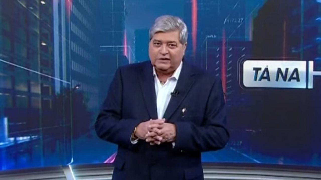 Datena exalta Silvio Santos em discurso de estreia e fala do SBT: "Lugar mágico"
