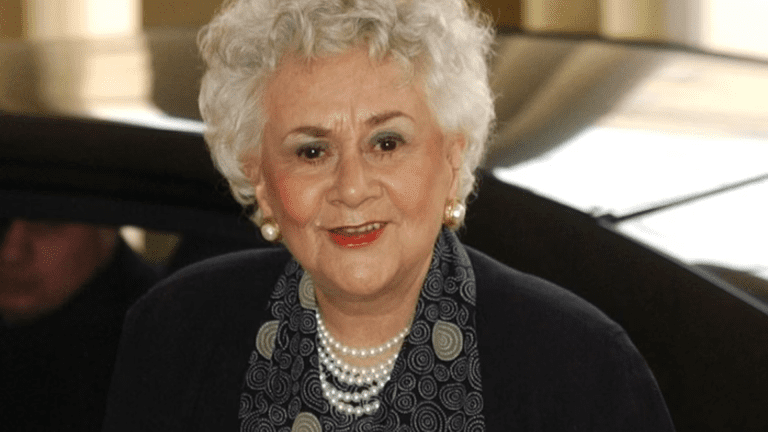 Joan Plowright, ícone do teatro e cinema, falece aos 95 anos