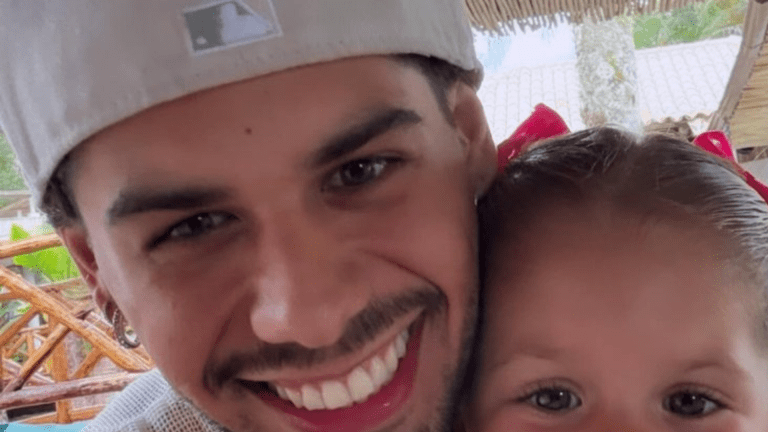 Filha de Zé Felipe impressiona fãs pela semelhança com o pai em nova foto