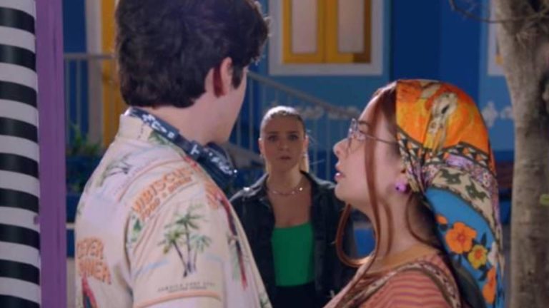 A Caverna Encantada: Cris flagra beijo entre Betina e Thomas