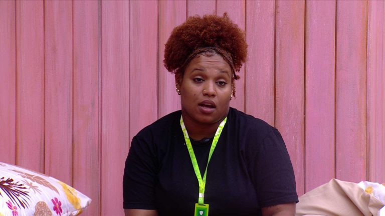 BBB 25: Camilla refaz tranças de Aline e relembra trabalho com participante do BBB 21