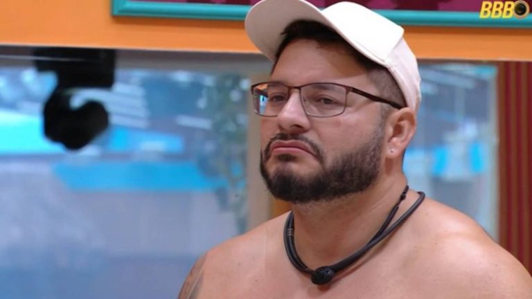 BBB 25: Marcelo mostra desconforto ao dividir quarto com mulheres