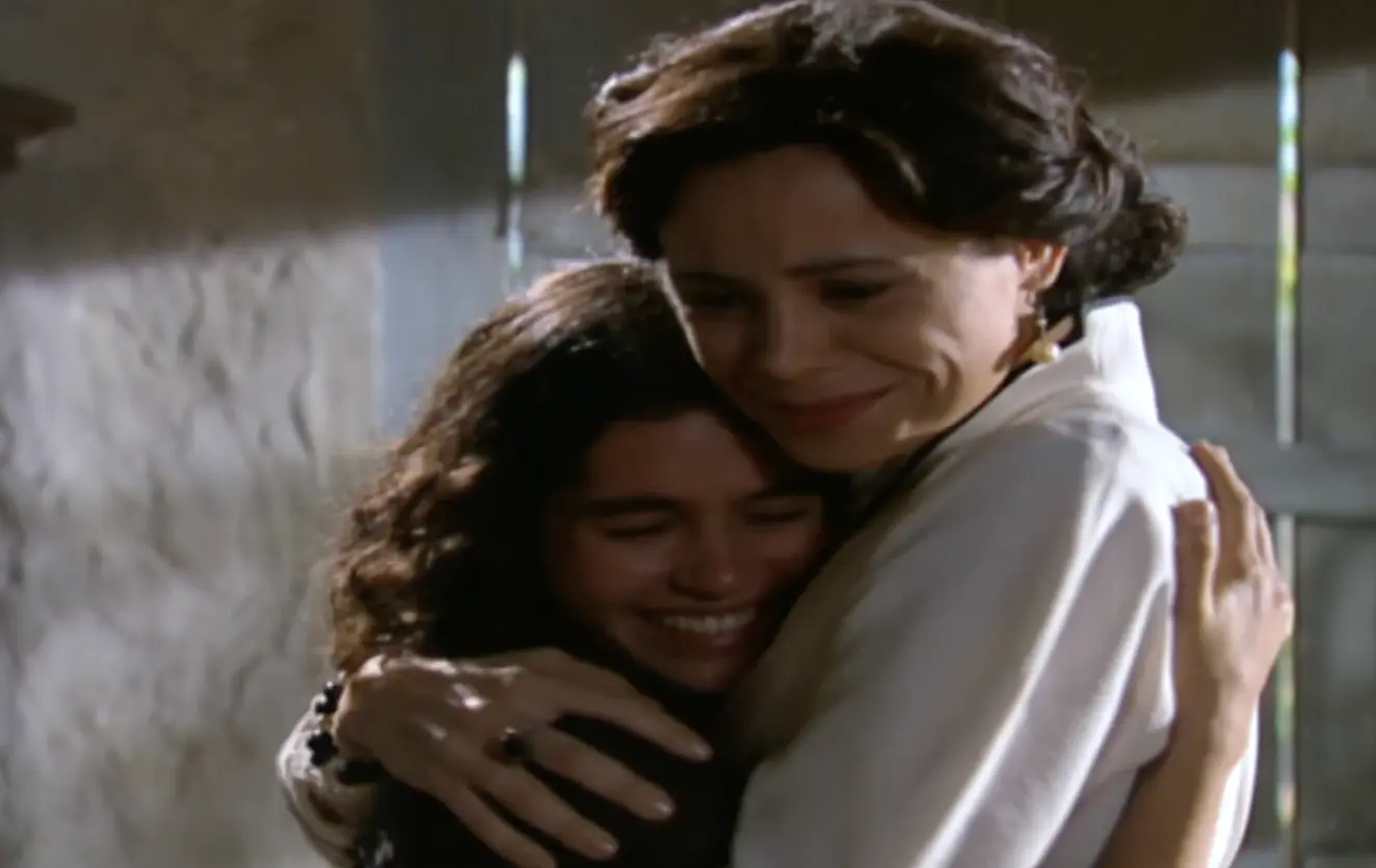 Em encontro emocionante, Tina aceita a proposta de ir embora com Rosa para a capital e recomeçar a vida após a morte de Tomé: “Criar nossos filhos juntas”