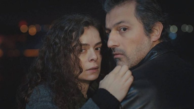 Força de Mulher: Arif vai buscar Bahar e Sarp explode de ciúmes: “Vou até a polícia contar tudo”