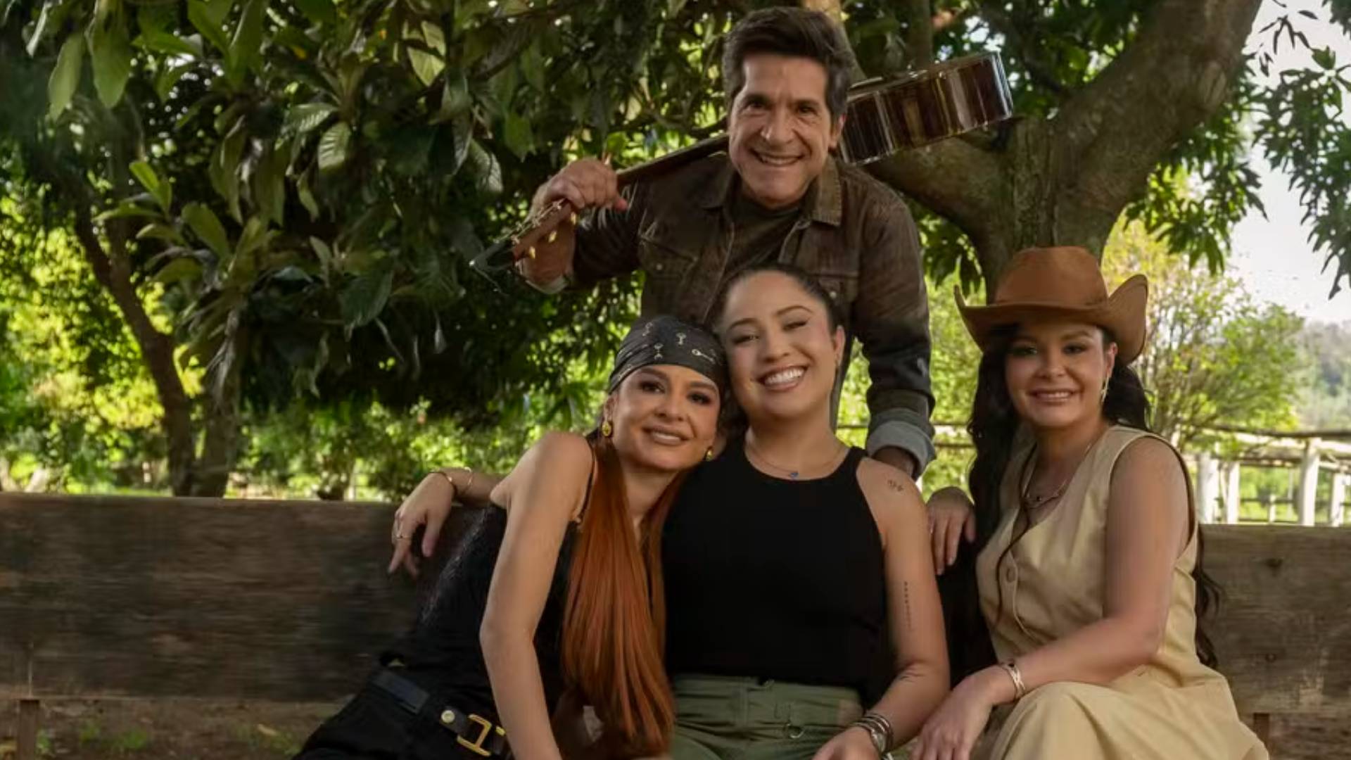 Maiara e Maraisa e Mari Fernandez no Viver Sertanejo