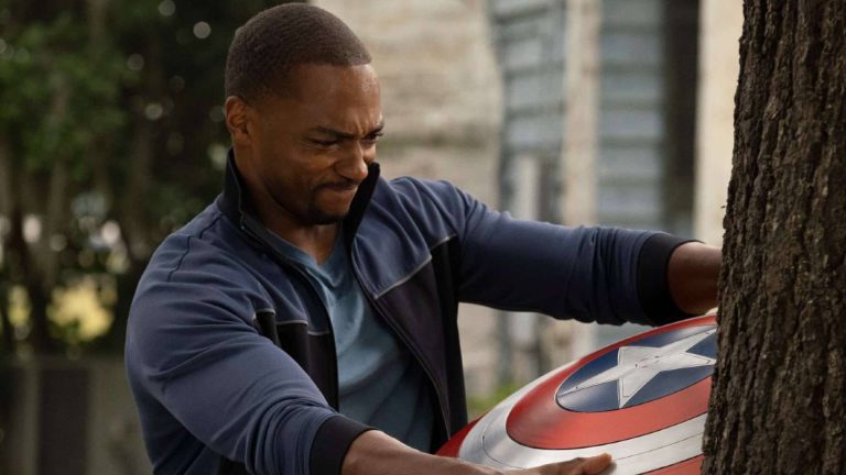 Anthony Mackie revela que gravou falas de ‘Vingadores: Ultimato’ em casa: “Coloquei um cobertor sobre a cabeça”