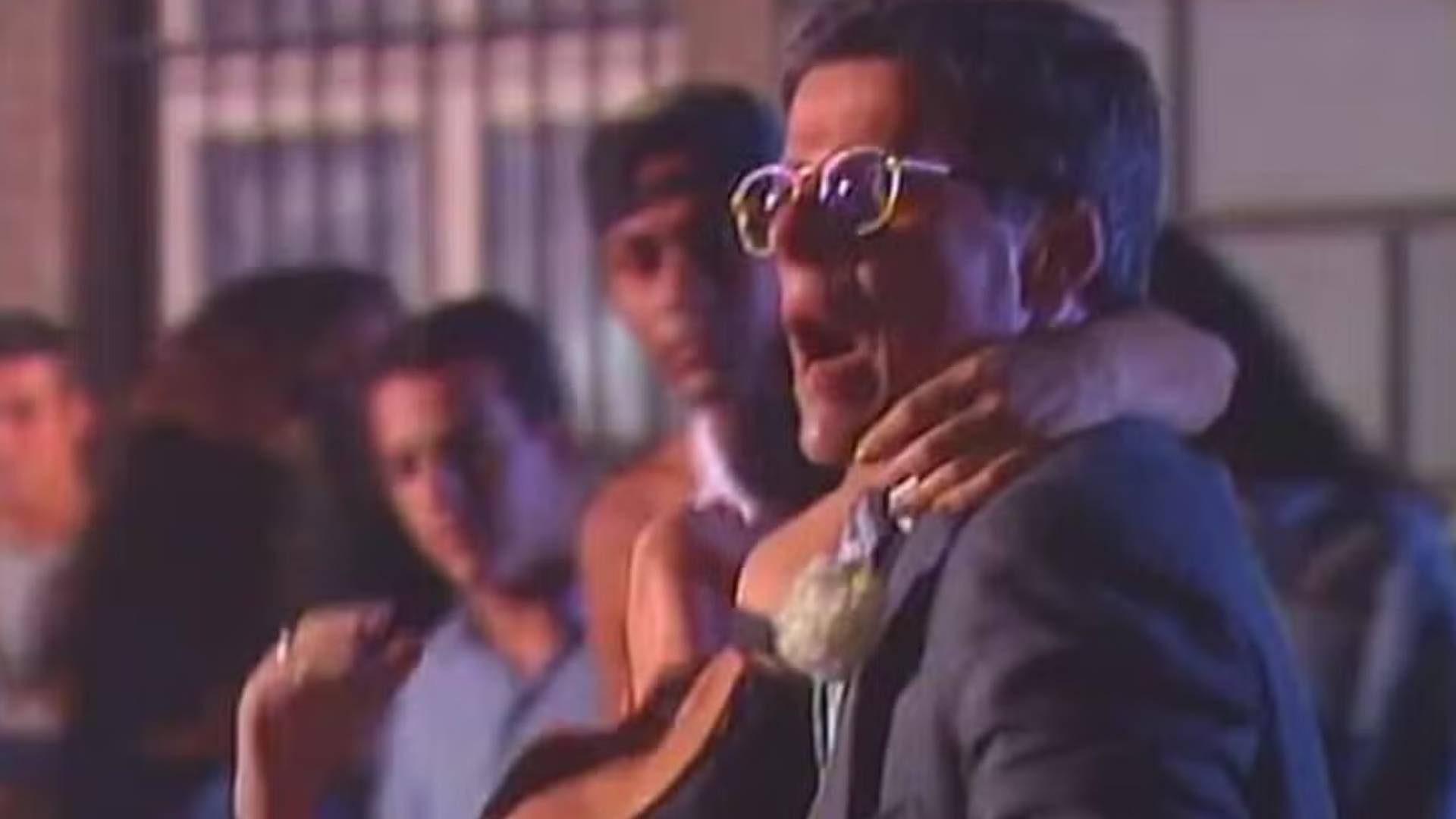 Carlos salva Joyce em História de Amor
