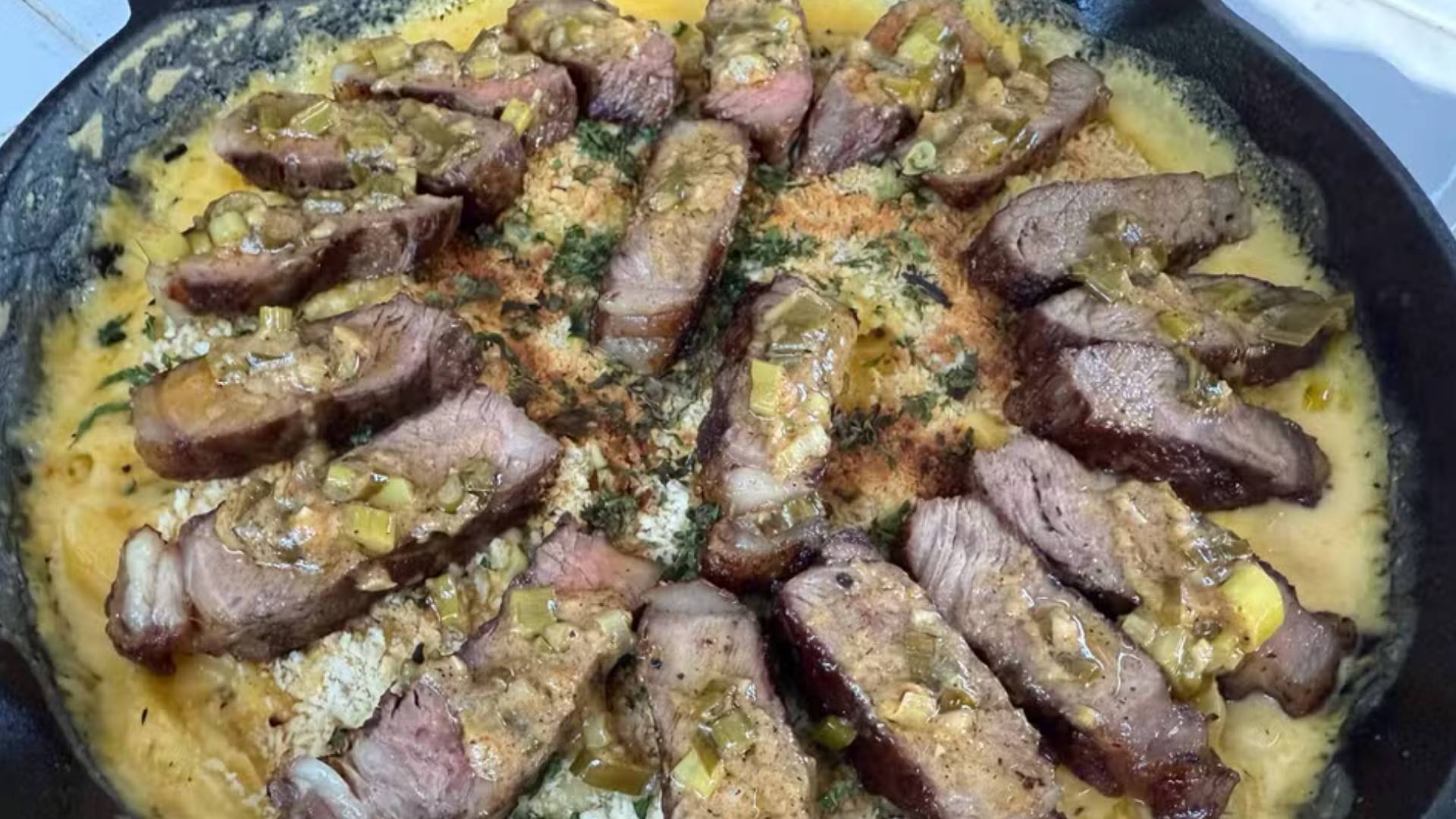 Receita de Contrafilé na manteiga com macarrão crocante do Thiago Oliveira do Thiago Oliveira no É de Casa