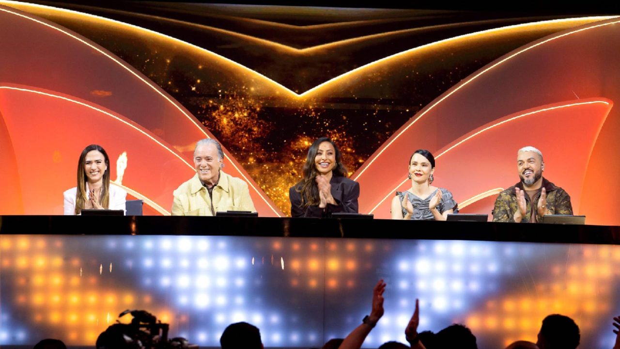 Débora Falabella no episódio do The Masked Singer Brasil